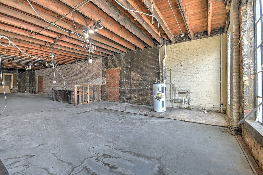 More Photos Of 531 State St, Bristol Storefront Retail Office For Sale