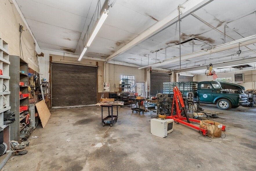 More Photos Of 1470 S Jefferson Ave, Cookeville Showroom For Sale