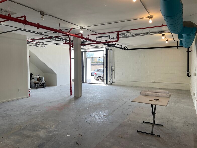 More Photos Of 2000 Cotner Ave, Los Angeles Showroom For Lease