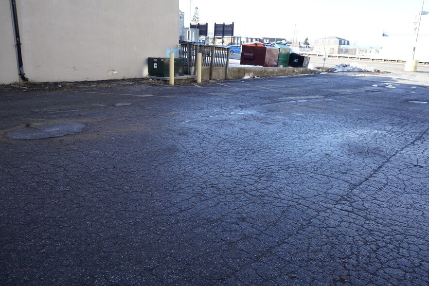 More Photos Of 5831 Ferry St, Niagara Falls Storefront Retail Residential For Sale