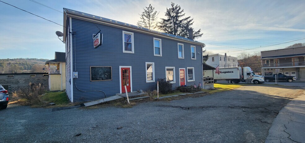 More Photos Of 6 Walnut St, Nicholson Hotel For Sale