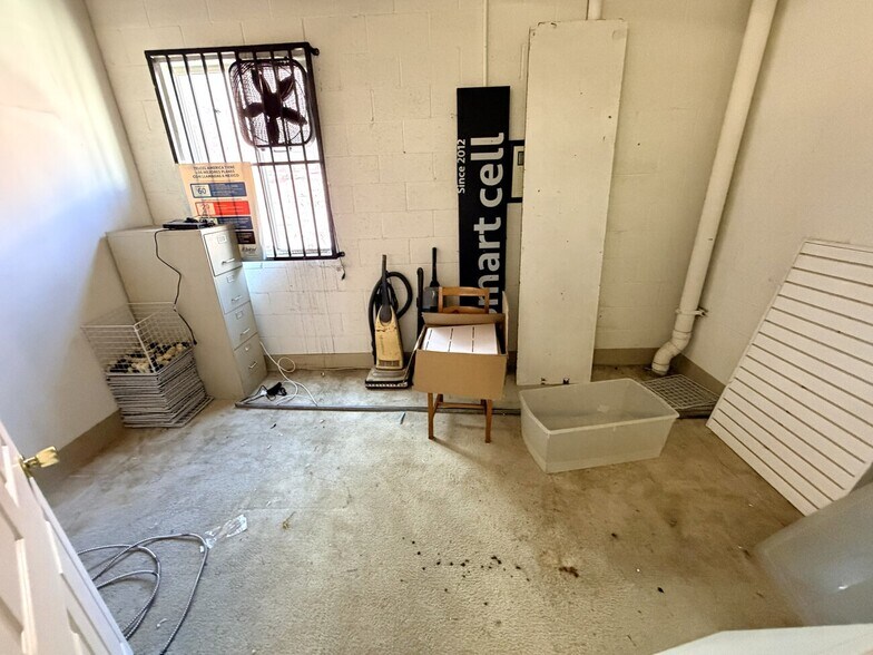 More Photos Of 525-529 Los Angeles St, Los Angeles Unknown For Lease