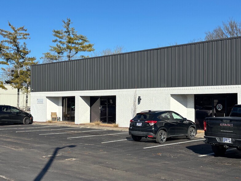 More Photos Of 105 Southeast Pky, Franklin Loft Creative Space For Lease