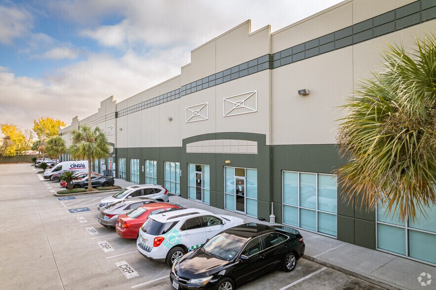 More Photos Of 707 N Shepherd Dr, Houston Warehouse For Lease