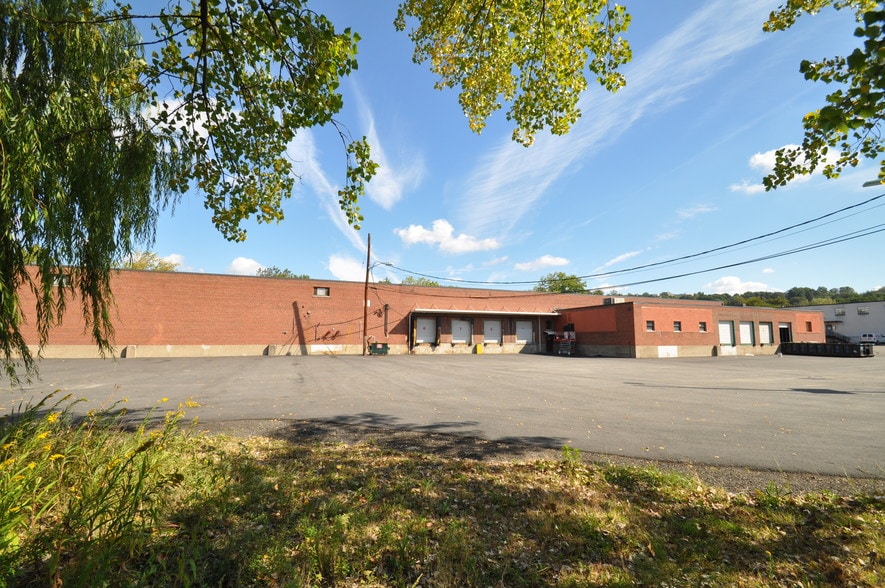 More Photos Of 15 Division St, Fairview Warehouse For Lease