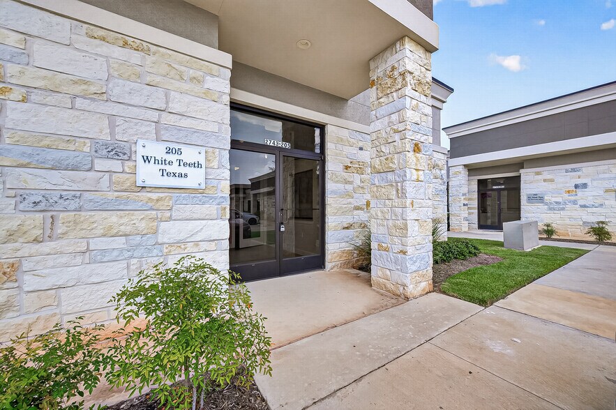 More Photos Of 2743 Imperia Dr, Sugar Land Medical For Sale