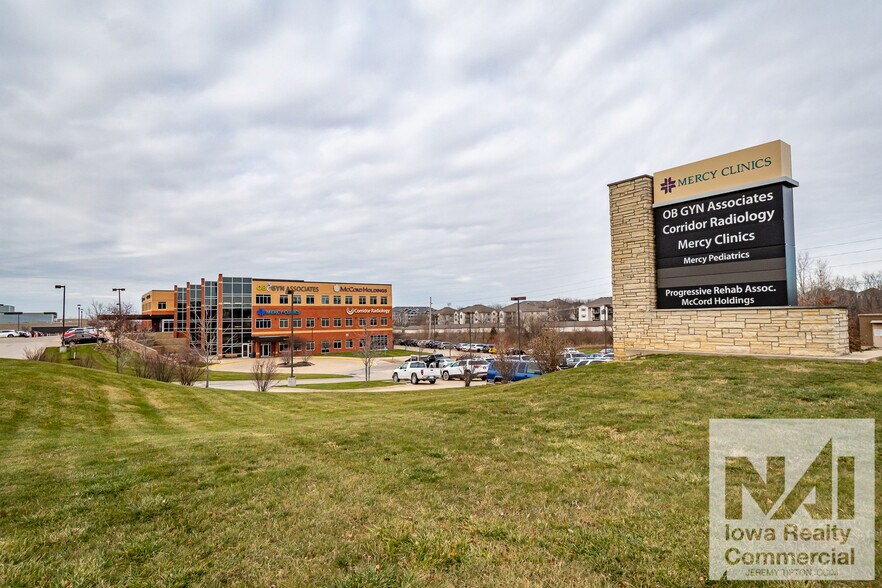 More Photos Of 2769 Heartland Dr, Coralville Office For Sale