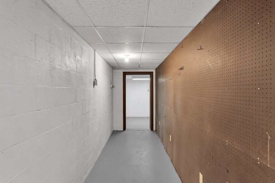 More Photos Of 1060 Pittsburgh Rd, Valencia Office For Sale