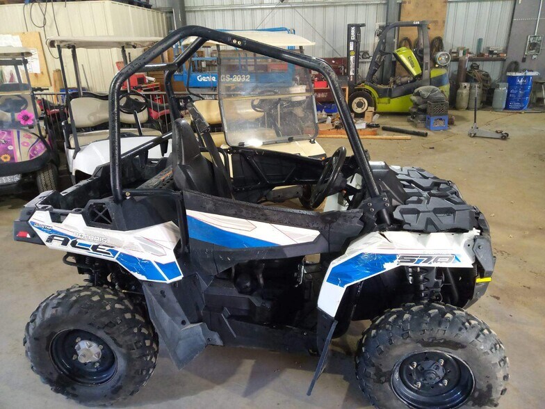 More Photos Of 224 Michael Ln, New Berlin Racetrack For Sale