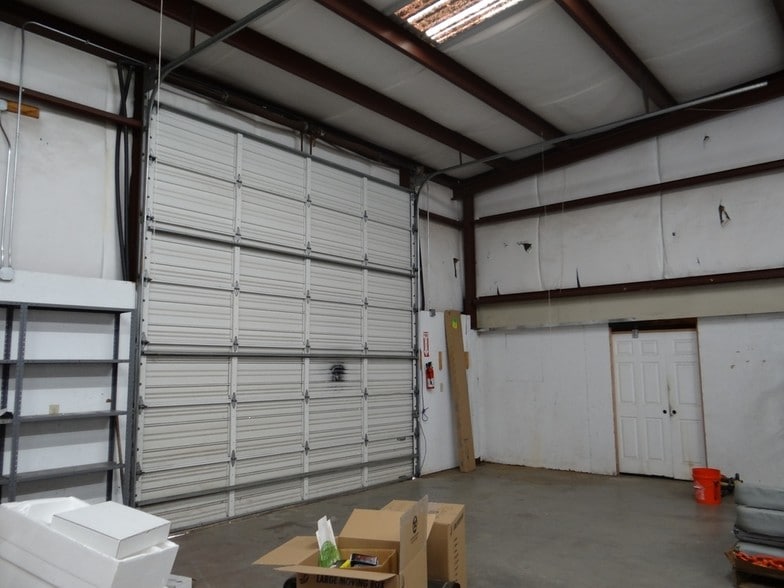 More Photos Of 138 Lawler Rd, Brownsboro Warehouse For Sale