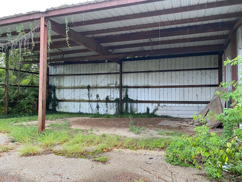 More Photos Of 1310 N ML King Jr Pky, Beaumont Light Manufacturing For Sale