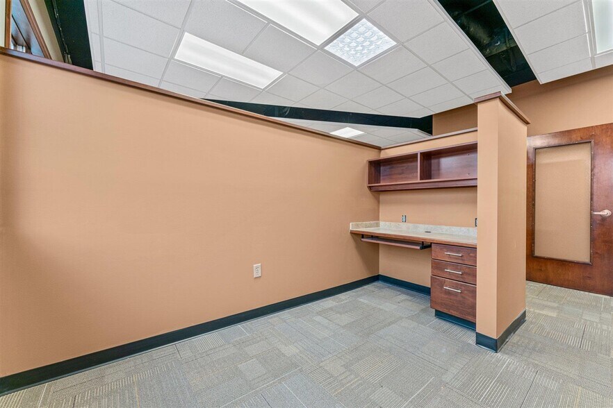 More Photos Of 728 College St, Bowling Green Office For Sale