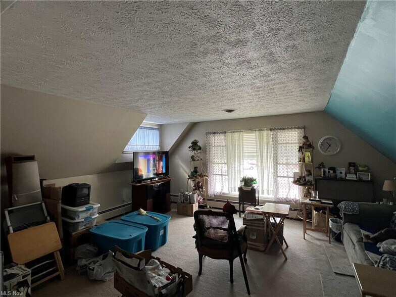More Photos Of 180 Washington St, Conneaut Office For Sale