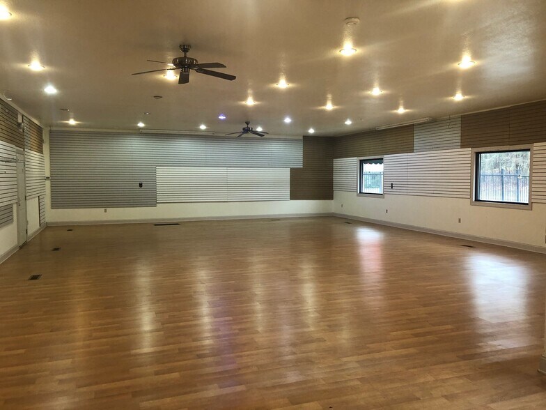 More Photos Of 28 Airport Rd, Arden Freestanding For Lease