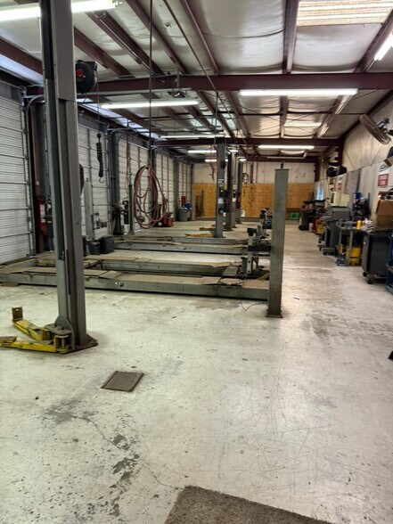 More Photos Of 4005 N Navarro St, Victoria Warehouse For Lease