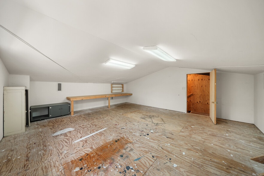 More Photos Of 4231 Bellaire Blvd, Houston Light Distribution For Lease