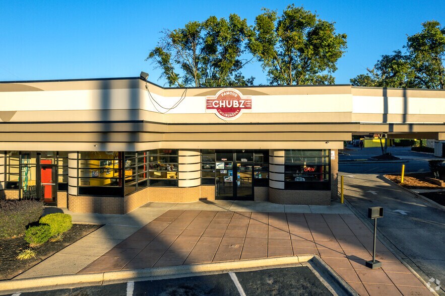 More Photos Of 204 W Woodlawn Rd, Charlotte Unknown For Lease