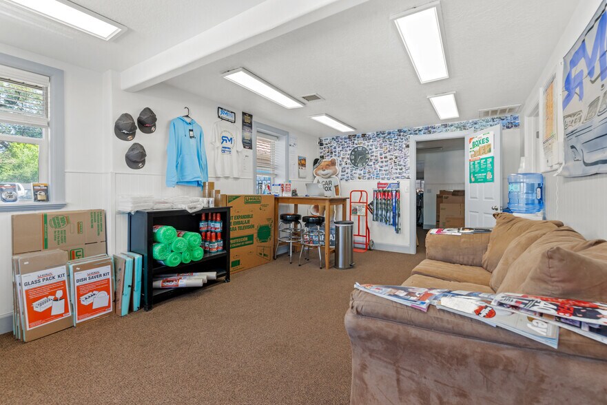 More Photos Of 225 W State St, Lehi Auto Dealership For Sale