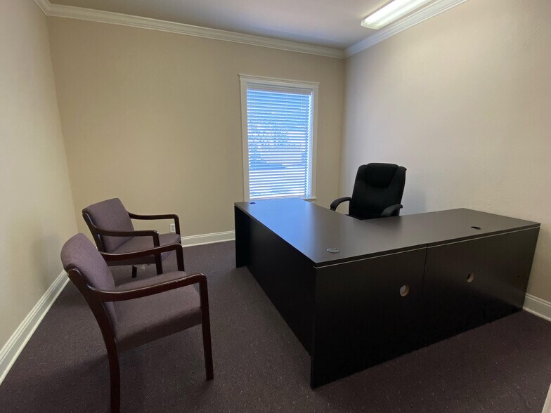More Photos Of 833 Mistletoe Ln, Redding Office For Lease
