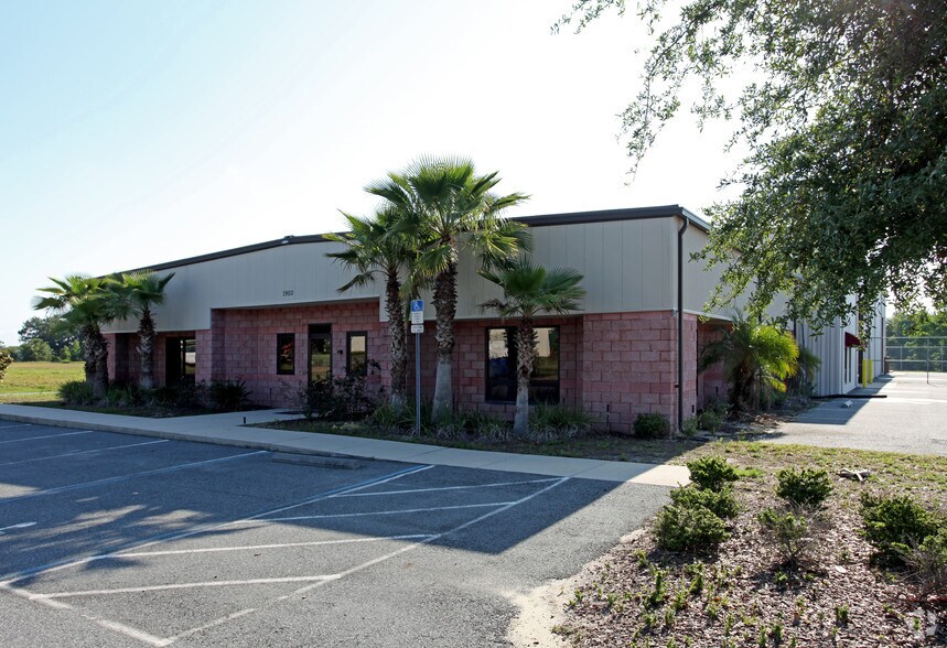 More Photos Of 1903 Greenleaf Ln, Leesburg Warehouse For Lease