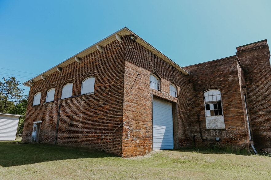 More Photos Of 340 Seaboard St, Vass Warehouse For Sale