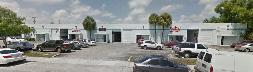 More Photos Of 14220-14270 NE 18th Ave, North Miami Warehouse For Lease