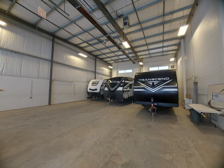 More Photos Of 1780 49 Av, Red Deer Industrial For Lease