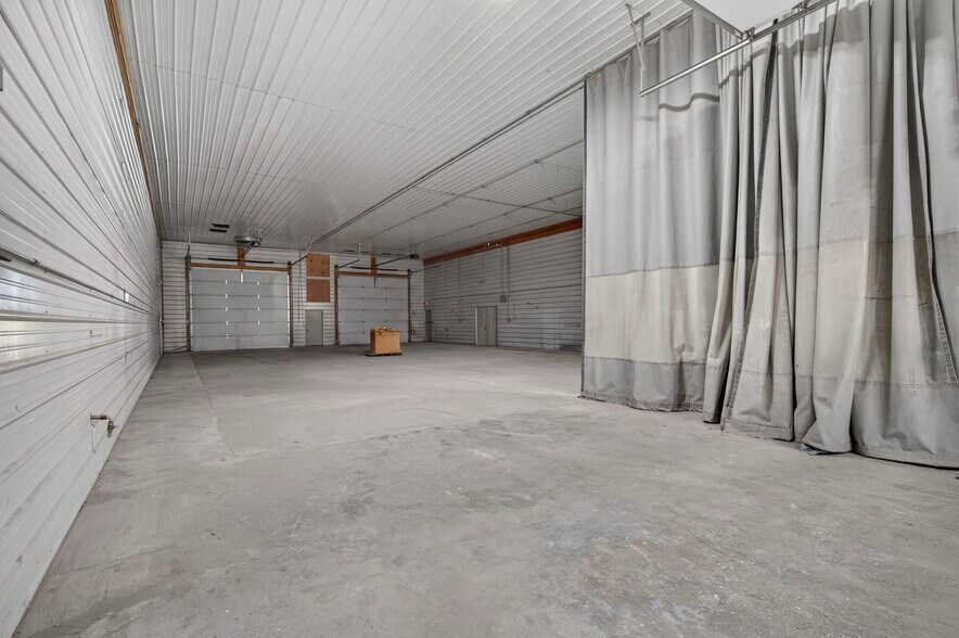 More Photos Of 287 Evergreen Rd, Strafford Industrial For Lease