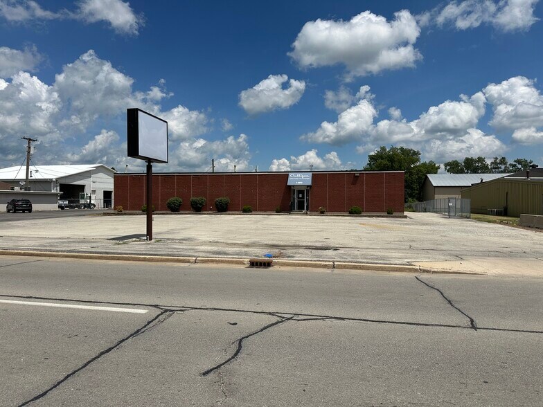 Primary Photo Of 1480 N Hobbie Ave, Kankakee Warehouse For Lease