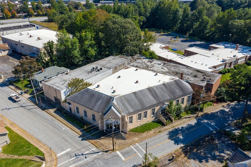 More Photos Of 2130 Newnan St, East Point Schools For Sale