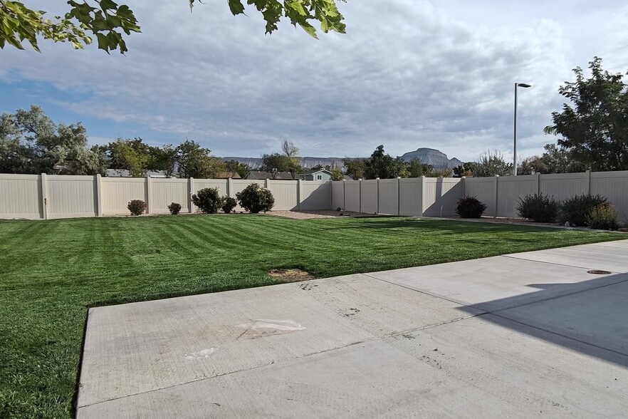 More Photos Of 3210 E Rd, Clifton Office For Sale