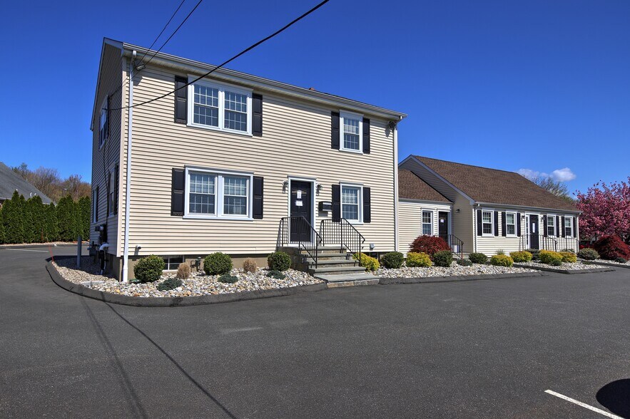 More Photos Of 471 Monroe Tpke, Monroe Medical For Lease