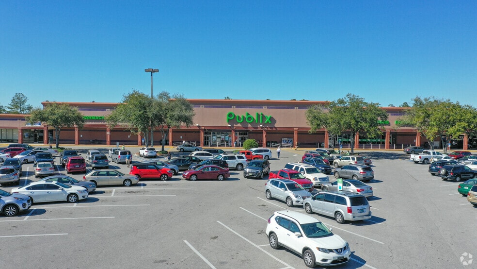 Primary Photo Of 4329-4391 Commercial Way, Spring Hill General Retail For Lease