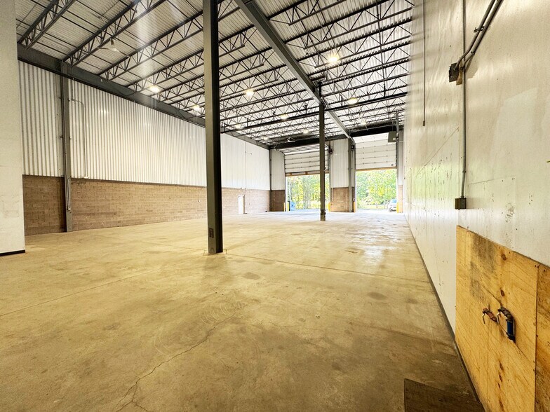 More Photos Of 30B Post Rd, Colonie Warehouse For Lease