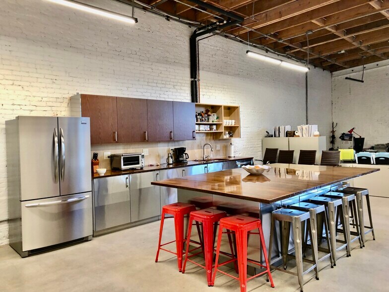 More Photos Of 2143 Bay St, Los Angeles Office For Lease