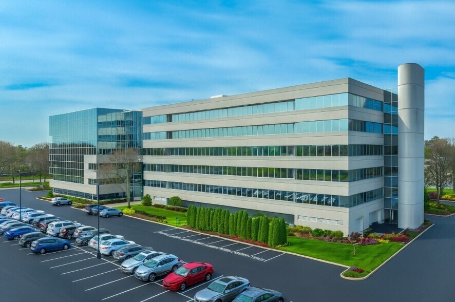 More Photos Of 50 Charles Lindbergh Blvd, Uniondale Office For Lease