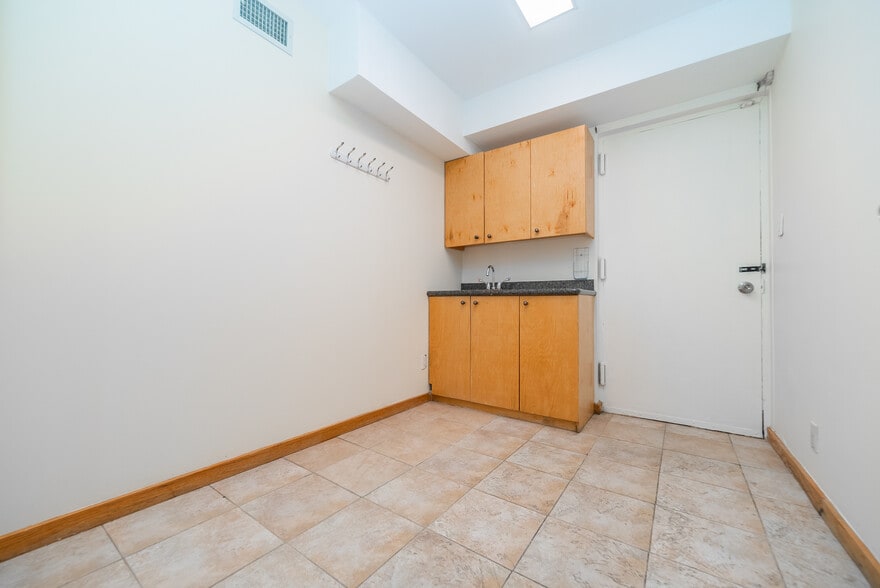More Photos Of 1749 E 16th St, Brooklyn Storefront Retail Office For Sale