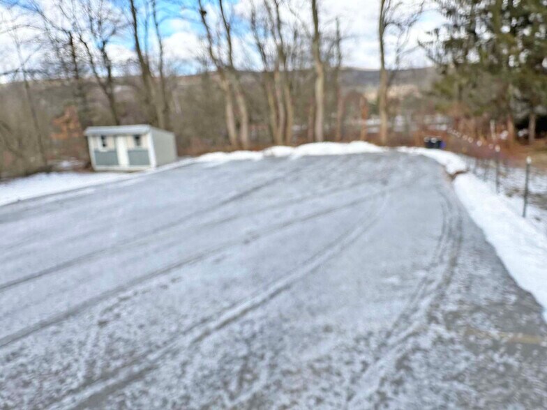 More Photos Of 129 Pike St, Carbondale Bar For Sale