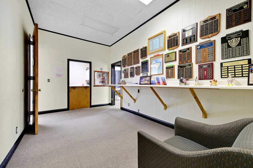 More Photos Of 120 S Liberty St, Independence Office For Sale