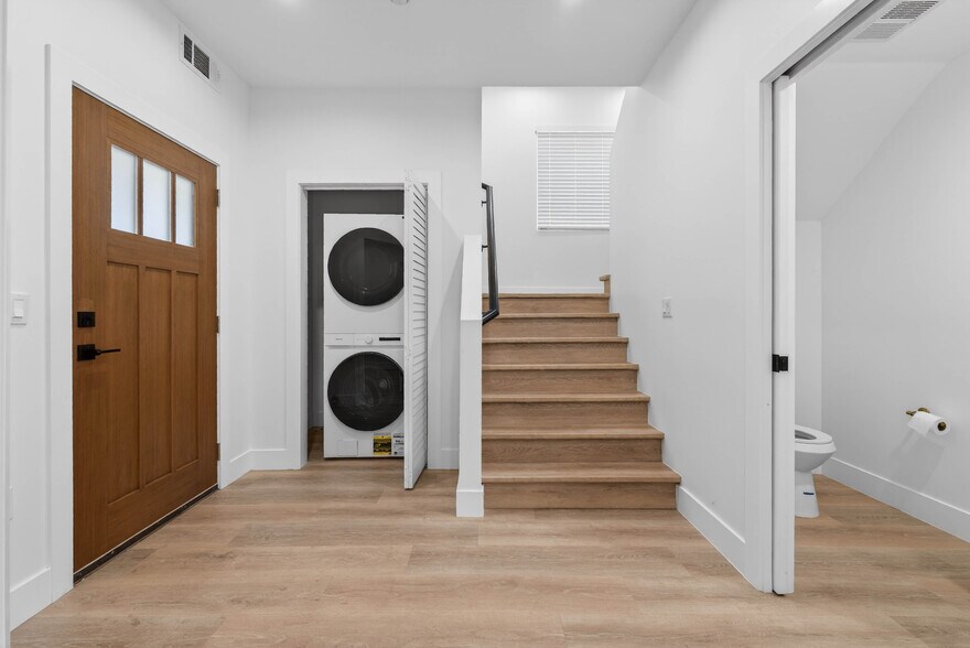 More Photos Of 678 E 45th St, Los Angeles Multifamily For Sale