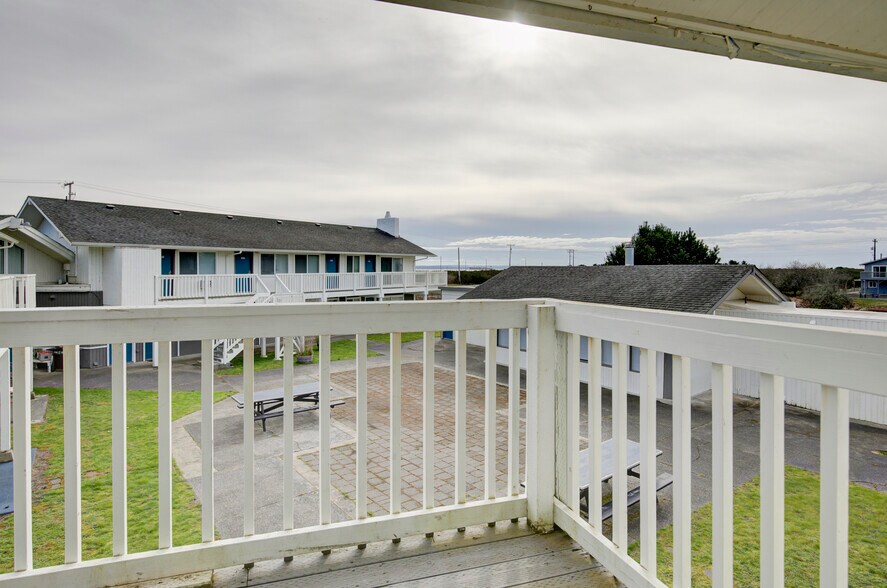 More Photos Of 1031 Discovery Ave SE, Ocean Shores Apartments For Sale