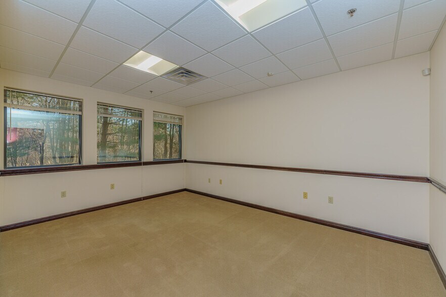 More Photos Of 10 Maxwell Dr, Clifton Park Medical For Lease