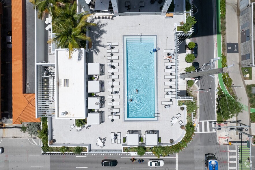 More Photos Of 115 SW 8th St, Miami Restaurant For Sale