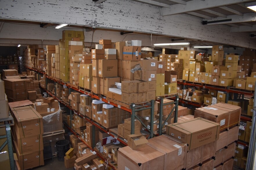 More Photos Of 2425-2429 E Olympic Blvd, Los Angeles Manufacturing For Lease