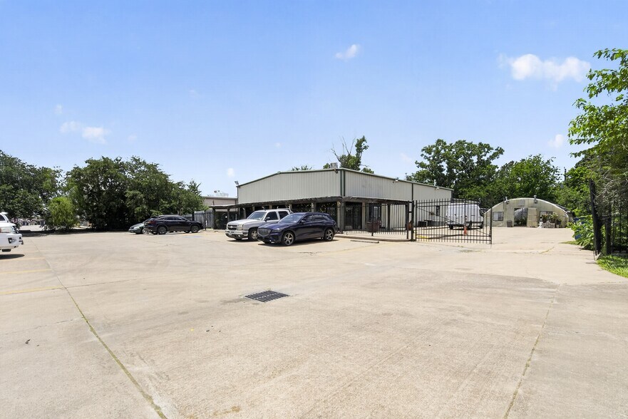 More Photos Of 2920 Dairy Ashford Rd, Houston Showroom For Sale