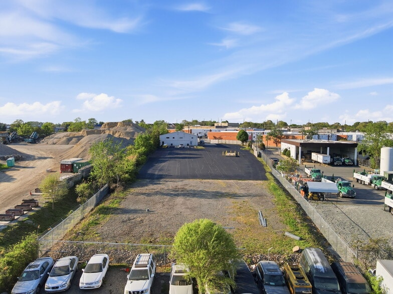 More Photos Of 4801 Stamp Rd, Marlow Heights Warehouse For Lease