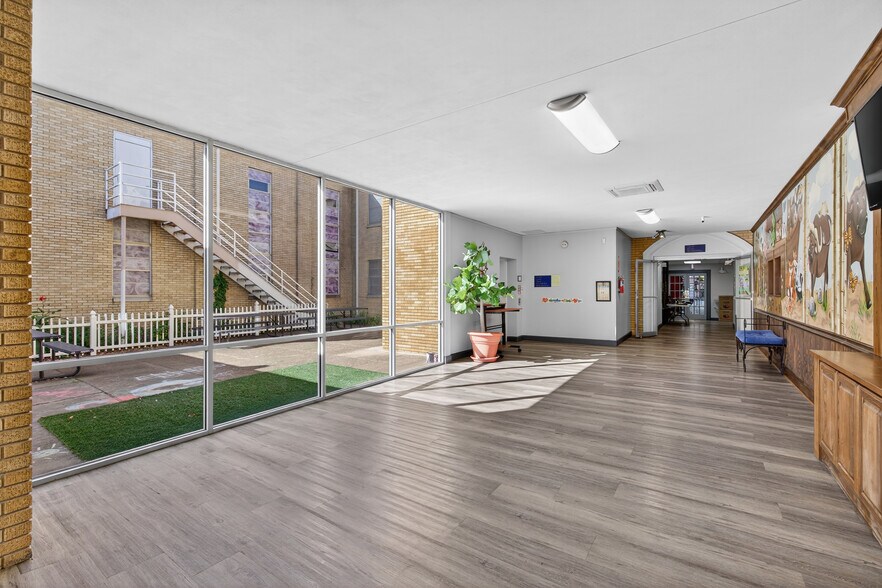 More Photos Of 147 E Hurst Blvd, Hurst Religious Facility For Sale
