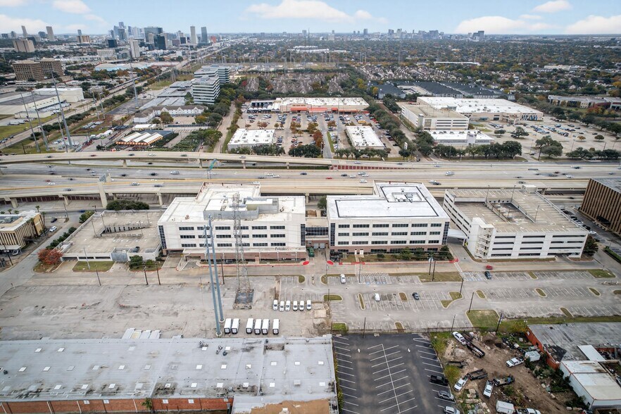 More Photos Of 5420 West Loop S, Bellaire Medical For Lease