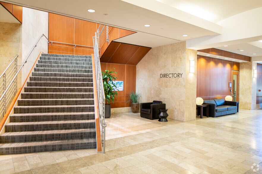 More Photos Of 7500 Rialto Blvd, Austin Unknown For Lease