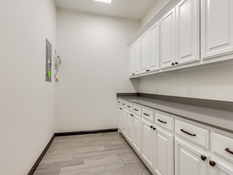 More Photos Of 4331 Adams, Norman Office For Lease